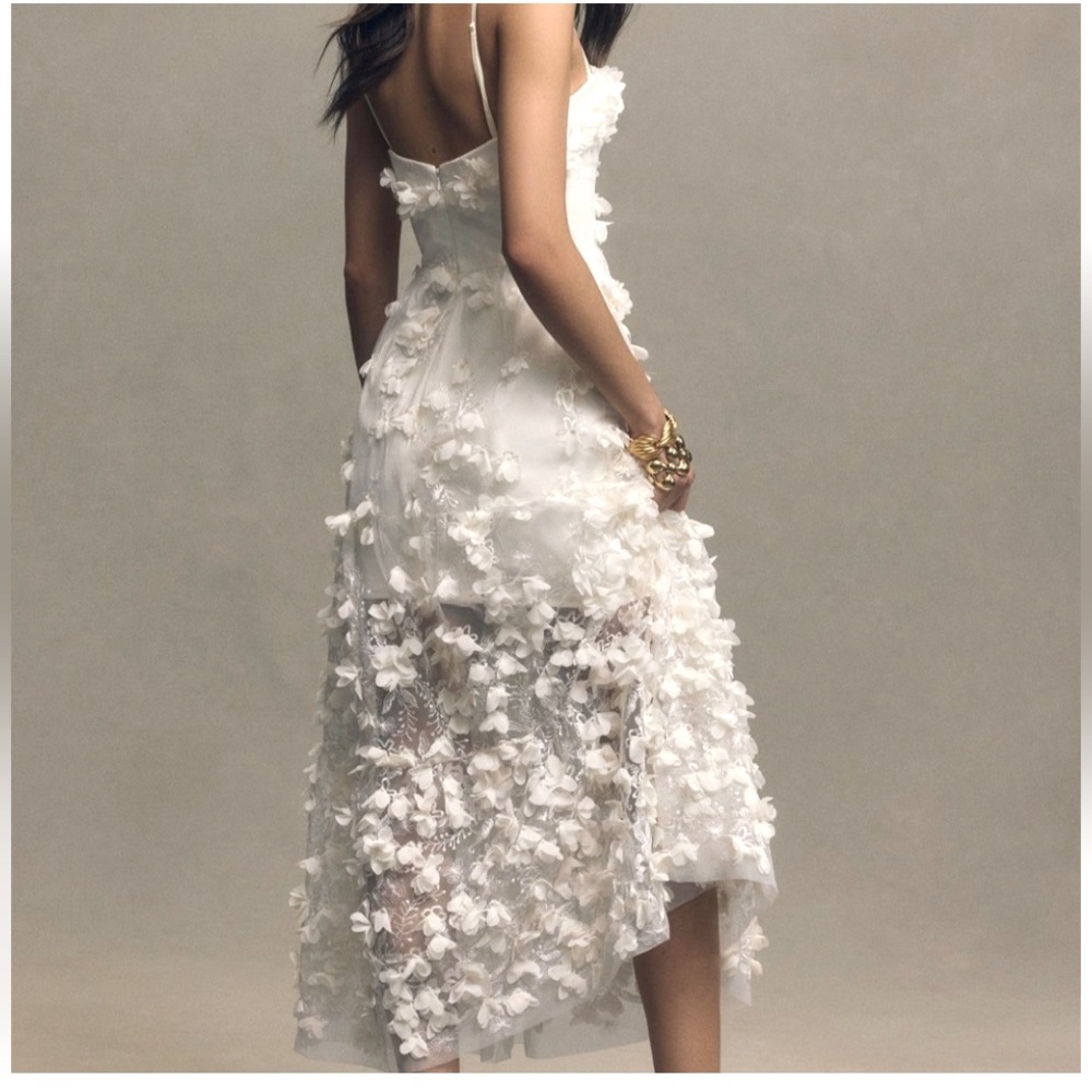 Helsi White Lace Dress. Worn once. Stunning! Was $535, now $300! Firm. Size M